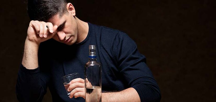 muškarac pije alkohol kako prestati slika 1