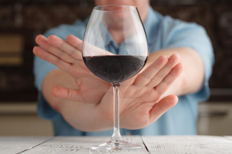 čaša vina i konzumacija alkohola